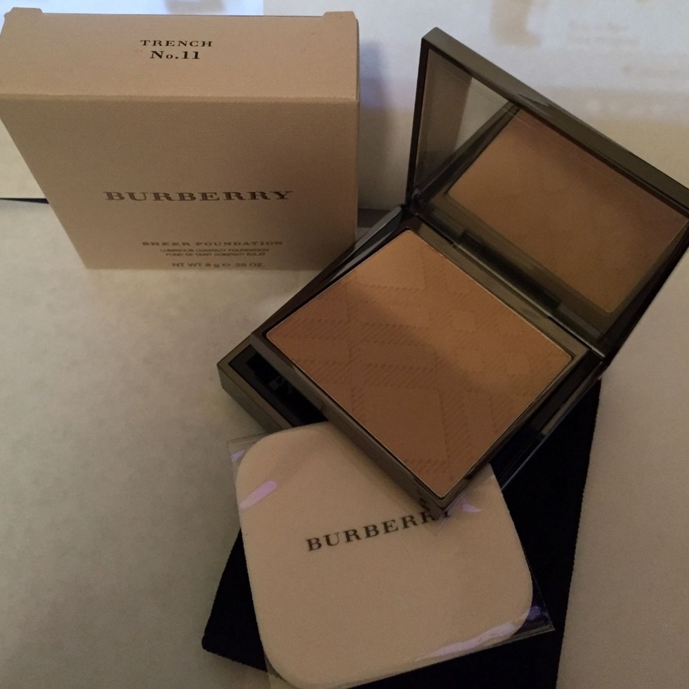 Burberry-Sheer-Luminous-Comp-Foundation-Trench 11